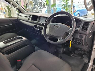 2015 Toyota Hiace - Thumbnail
