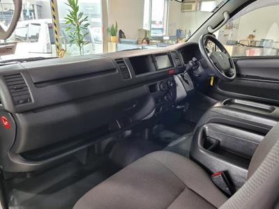 2015 Toyota Hiace - Thumbnail