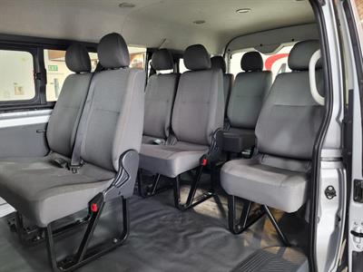 2015 Toyota Hiace - Thumbnail