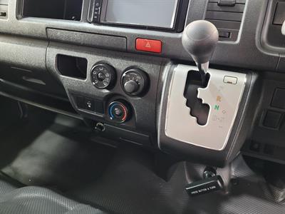 2015 Toyota Hiace - Thumbnail