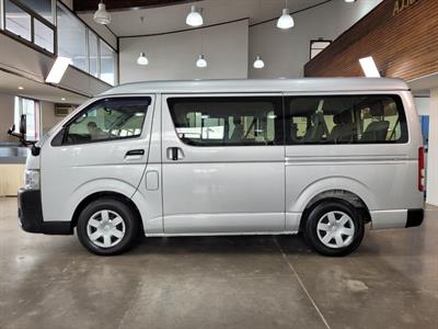 2015 Toyota Hiace - Thumbnail