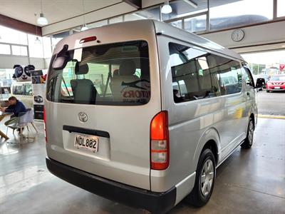 2015 Toyota Hiace - Thumbnail