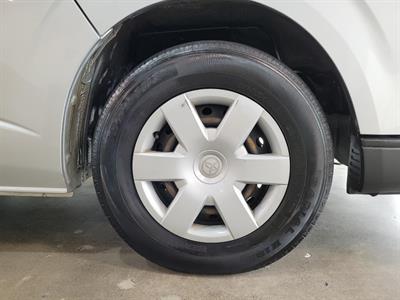 2015 Toyota Hiace - Thumbnail