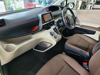 2015 Toyota Sienta - Thumbnail