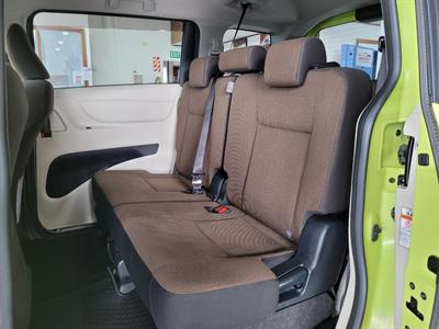2015 Toyota Sienta - Thumbnail