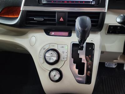 2015 Toyota Sienta - Thumbnail