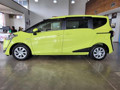 2015 Toyota Sienta - Thumbnail