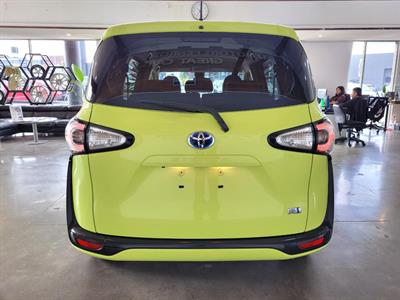 2015 Toyota Sienta - Thumbnail