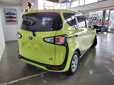 2015 Toyota Sienta - Thumbnail
