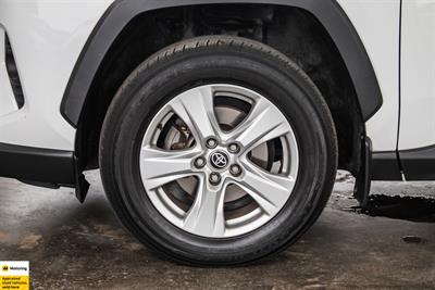 2021 Toyota RAV4 - Thumbnail