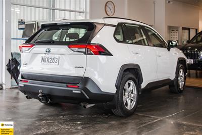 2021 Toyota RAV4 - Thumbnail