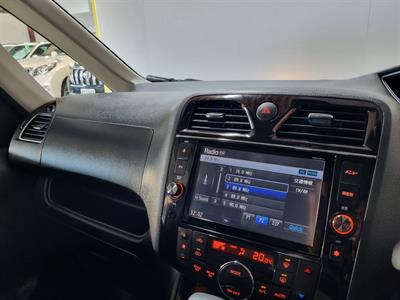 2014 Nissan Serena - Thumbnail