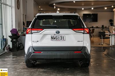 2021 Toyota RAV4 - Thumbnail