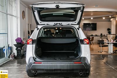 2021 Toyota RAV4 - Thumbnail