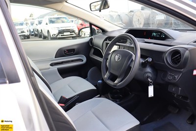 2014 Toyota Aqua - Thumbnail