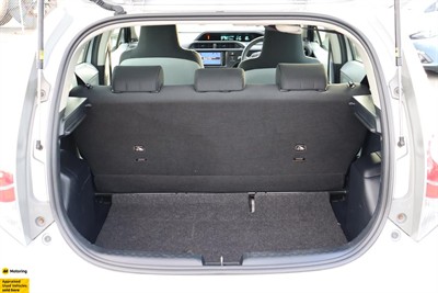 2014 Toyota Aqua - Thumbnail