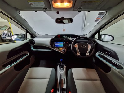 2013 Toyota Aqua - Thumbnail