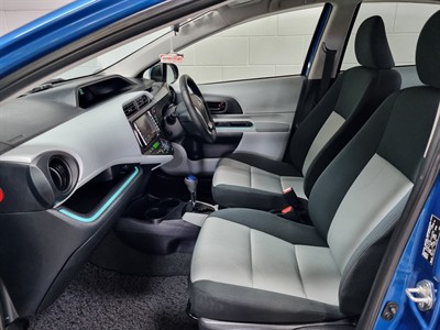 2013 Toyota Aqua - Thumbnail