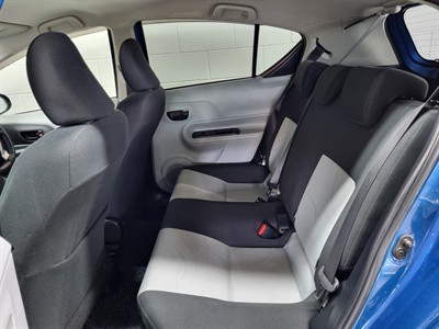 2013 Toyota Aqua - Thumbnail