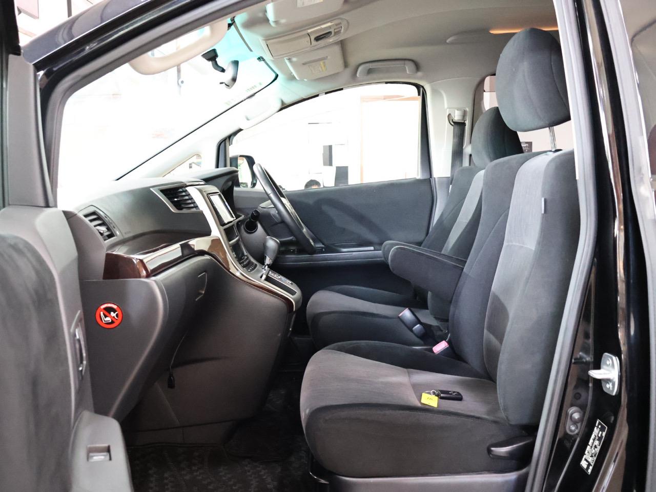 2013 Toyota Vellfire