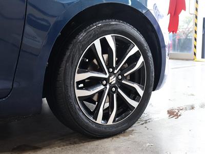 2015 Suzuki Swift - Thumbnail