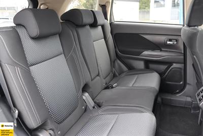 2020 Mitsubishi Outlander - Thumbnail