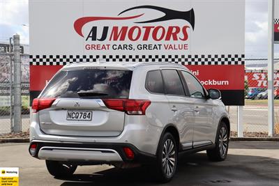 2020 Mitsubishi Outlander - Thumbnail