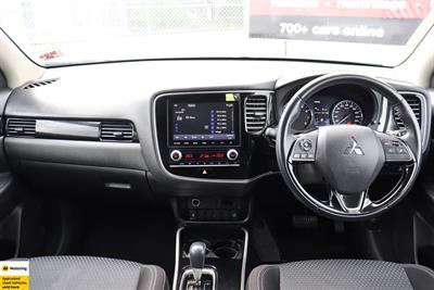 2020 Mitsubishi Outlander - Thumbnail