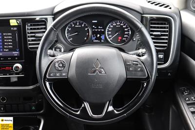 2020 Mitsubishi Outlander - Thumbnail