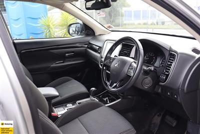 2020 Mitsubishi Outlander - Thumbnail