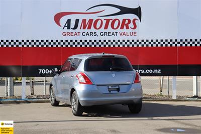 2015 Suzuki Swift - Thumbnail
