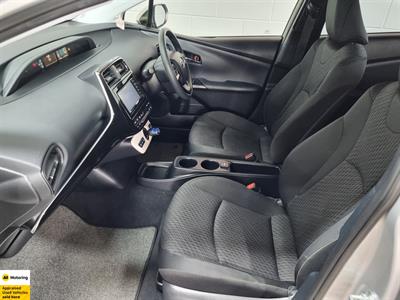 2018 Toyota Prius - Thumbnail