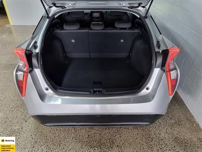 2018 Toyota Prius - Thumbnail