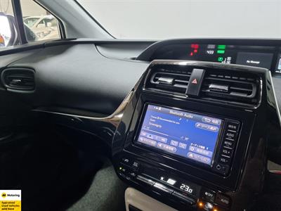 2018 Toyota Prius - Thumbnail