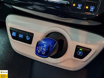 2018 Toyota Prius - Thumbnail