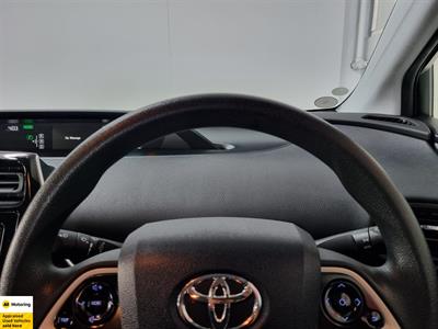 2018 Toyota Prius - Thumbnail
