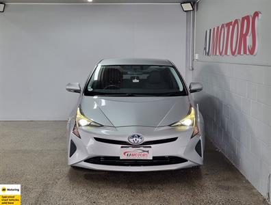 2018 Toyota Prius - Thumbnail