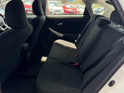 2015 Toyota Prius - Thumbnail