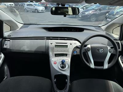 2015 Toyota Prius - Thumbnail