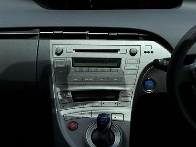 2015 Toyota Prius - Thumbnail