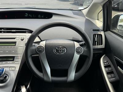 2015 Toyota Prius - Thumbnail