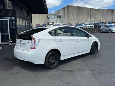 2015 Toyota Prius - Thumbnail