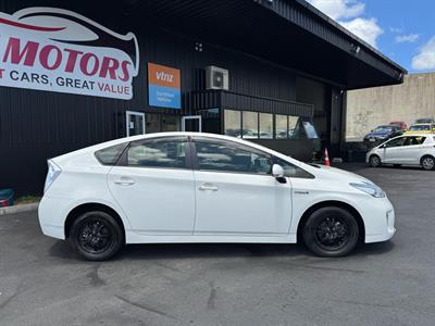 2015 Toyota Prius - Thumbnail