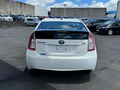 2015 Toyota Prius - Thumbnail