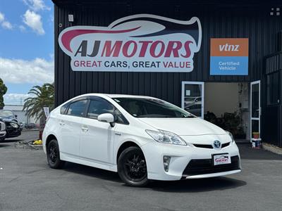 2015 Toyota Prius - Thumbnail