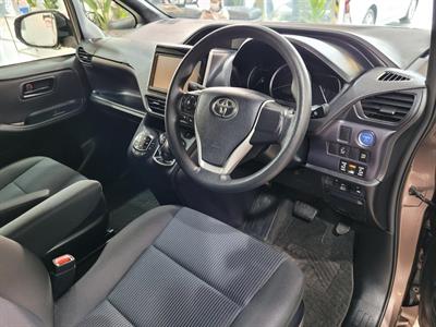 2014 Toyota Noah - Thumbnail