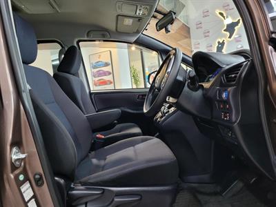 2014 Toyota Noah - Thumbnail