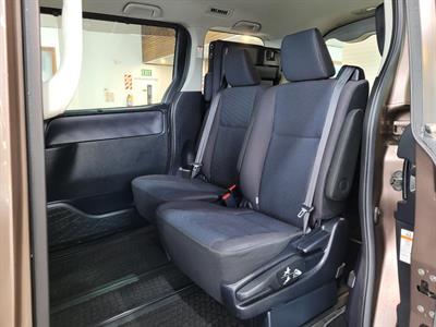 2014 Toyota Noah - Thumbnail