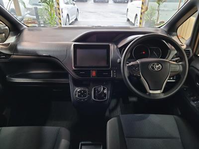 2014 Toyota Noah - Thumbnail