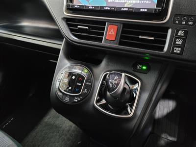 2014 Toyota Noah - Thumbnail